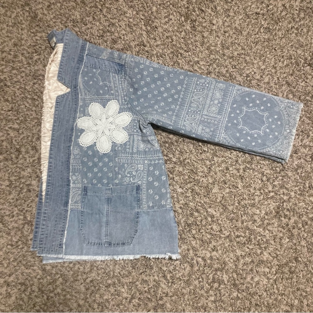 POL Oversized Quilted Jean Jacket, Sz S but fit larger, Crochet Flowers, Paisley - Picture 10 of 17